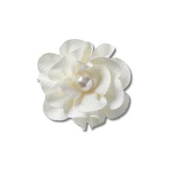 Flor de tela blanca con perla