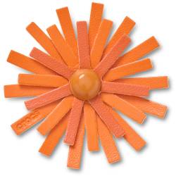 Flor naranja de cuero sintético
